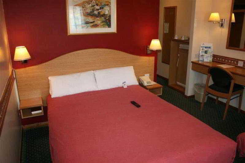 Days Inn By Wyndham London Stansted Airport Birchanger Buitenkant foto