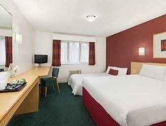 Days Inn By Wyndham London Stansted Airport Birchanger Buitenkant foto