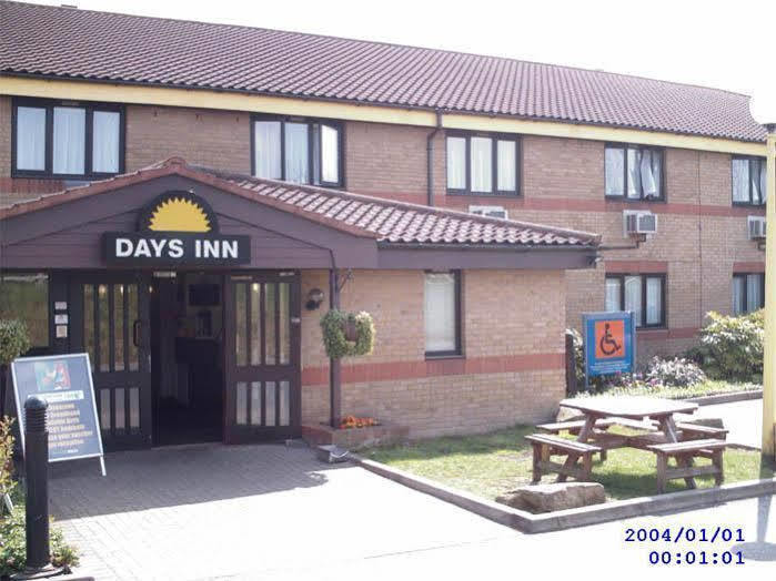 Days Inn By Wyndham London Stansted Airport Birchanger Buitenkant foto