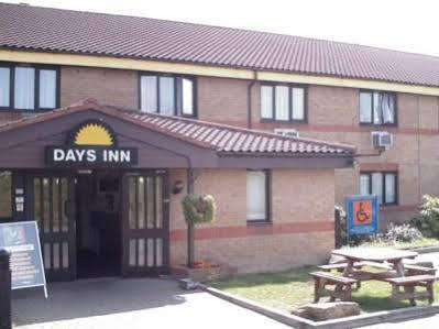 Days Inn By Wyndham London Stansted Airport Birchanger Buitenkant foto