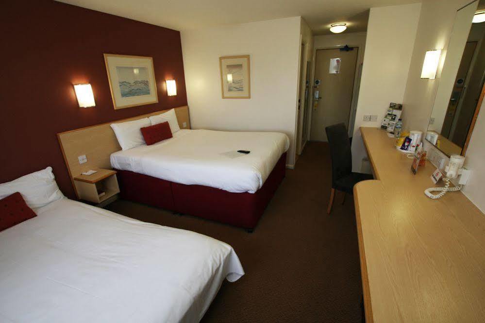 Days Inn By Wyndham London Stansted Airport Birchanger Buitenkant foto